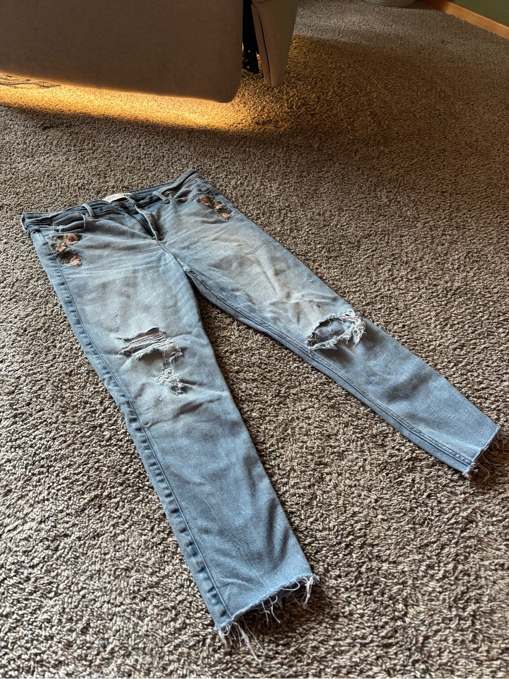 Abercrombie & Fitch Embroidery Ripped Skinny Jeans